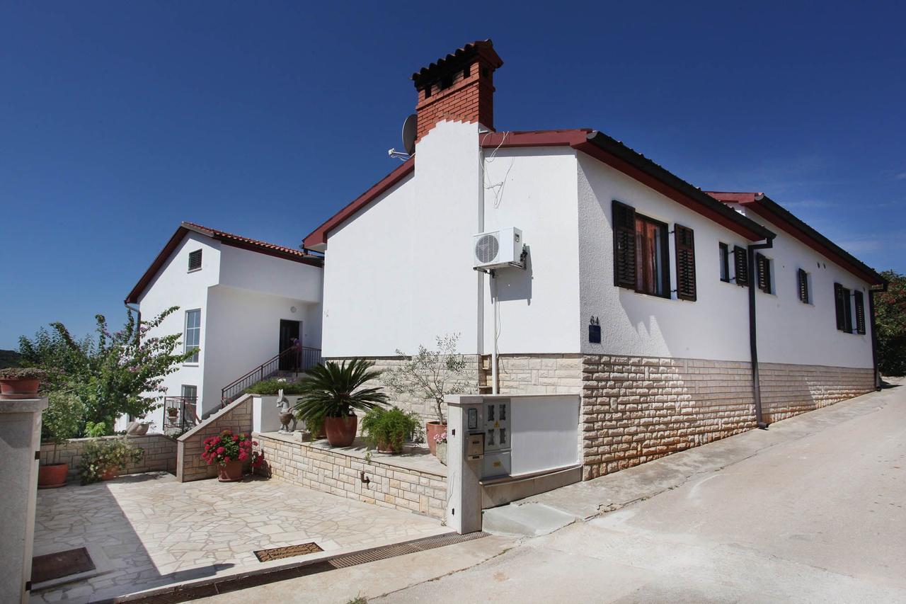 Apartments Patricia Банджоле Экстерьер фото